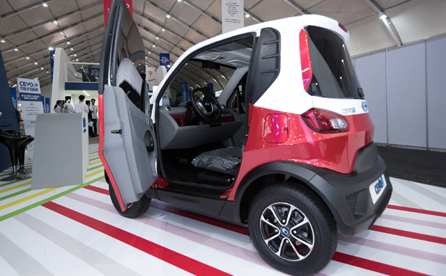 캠시스가 개발한 2인승 초소형 전기차 ‘CEVO(쎄보)-C’. 내년 3월 서울모터쇼에서 정식 판매를 시작할 예정이다. 1회
 충전으로 최대 100km를 갈 수 있으며 최고 속도는 시속 80km다. 가정용 전기로도 충전이 가능하다. 캠시스 제공
