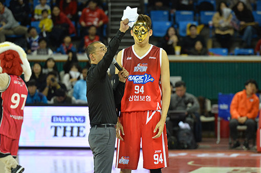 지난 시즌 KBL 올스타전을 뜨겁게 달궜던 서울 SK 최준용의 ‘몰카’ 이벤트. 사진제공｜KBL