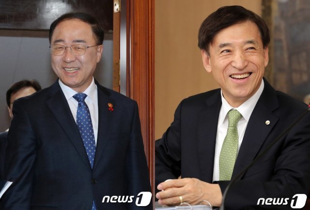 왼쪽부터 홍남기 부총리 겸 기획재정부 장관, 이주열 한국은행 총재 © News1