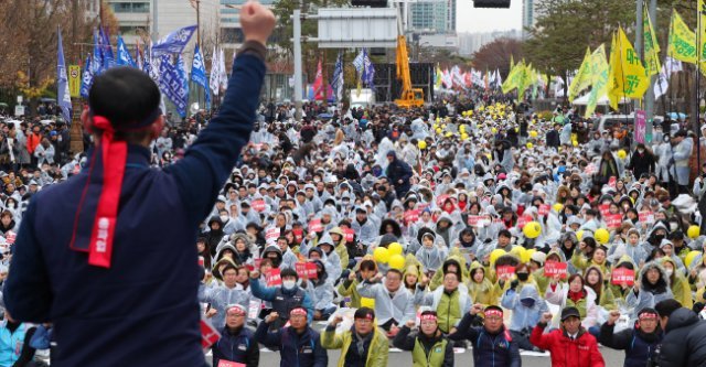 2018년 11월 21일 서울 영등포구 국회 앞에서 열린 전국민주노동조합총연맹 총파업 대회. [뉴시스]