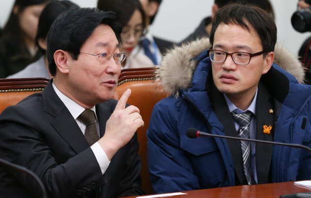 박범계 더불어민주당 의원(사진 왼쪽)과 박주민 의원. 뉴스1 © News1