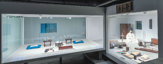 최근 재개관한 국립민속박물관 상설전시실 1관 ‘한국인의 하루’에서 조선시대 선비들의 아침 일상을 보여주는 ‘의관정제’와 관련된 유물들. 국립민속박물관 제공