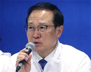 홍영표 “운영위 개최 이해 안 되지만…조국·임종석 숨김없이 사실대로”