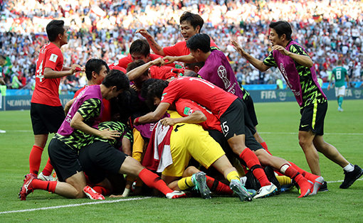 러시아월드컵 독일전에서 승리한 뒤 환호하는 선수들. 사진제공｜대한축구협회