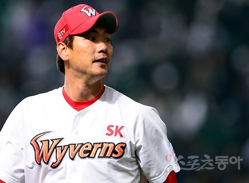 2019 기해년의 첫날. KBO리그 10개 구단들은 다가올 시즌 준비에 여념이 없다. 뚜껑을 열어보기 전까지는 아무 것도 예측할 수 없다. 최상의 결과를 꿈꾸면서도 최악의 결과에 대비하고 있다. 결국 주축 선수들의 어깨가 무겁다. 사진은 SK 김광현. 스포츠동아DB