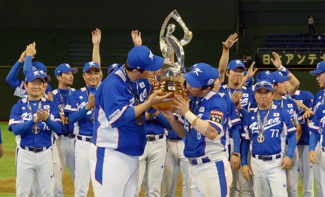 2015 세계야구소프트볼연맹(WBSC) 프리미어12에서 우승한 야구대표팀. © News1