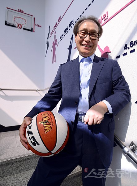 한국여자농구연맹(WKBL)은 이병완 총재를 중심으로 ‘황금돼지의 해’인 2019년을 여자농구 황금기를 재현하기 위한 발판으로 삼는 다는 당찬 계획을 세웠다. 스포츠동아DB