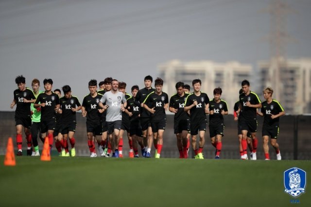 2019 아시아축구연맹(AFC) 아시안컵을 앞둔 한국 축구대표팀이 2일(현지시간) 아랍에미리트(UAE) 아부다비에서 훈련을 마무리했다.(대한축구협회 제공) © News1