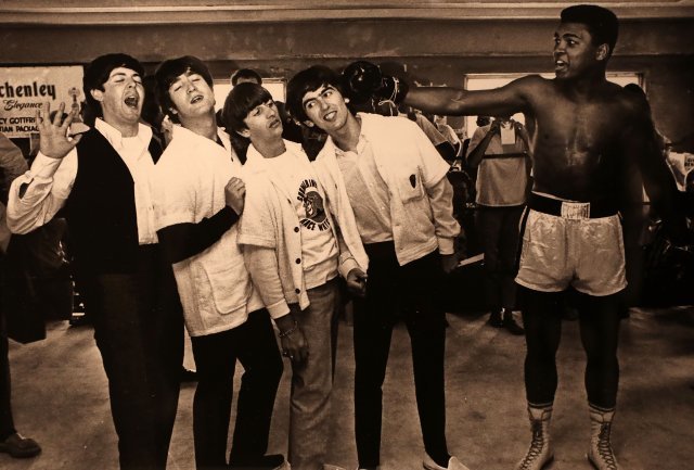알리의 생일을 축하하는 비틀즈/AP기자 1964년