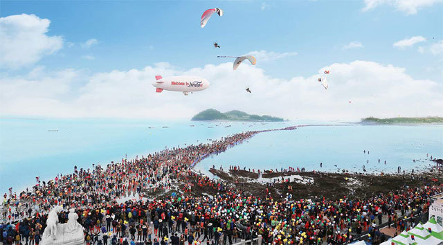2014년부터 6년 연속 문화체육관광부로부터 최우수 축제로 선정된 진도 신비의 바닷길축제. 올해는 3월 21∼24일 개최될 예정이다. 진도군 제공