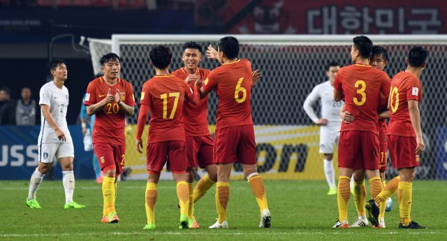 중국은 최근 한국과의 2경기에서 1승 1무를 기록 중이다.  사진은 지난 2017년 중국 창사에서 펼쳐진 한국과 중국의 2018 러시아 월드컵 아시아지역 최종예선 때 중국이 승리한 뒤 기뻐하는 모습이다. /뉴스1 DB © News1