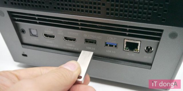 USB 메모리나 외장하드에 담긴 콘텐츠의 재생이 가능(출처=IT동아)