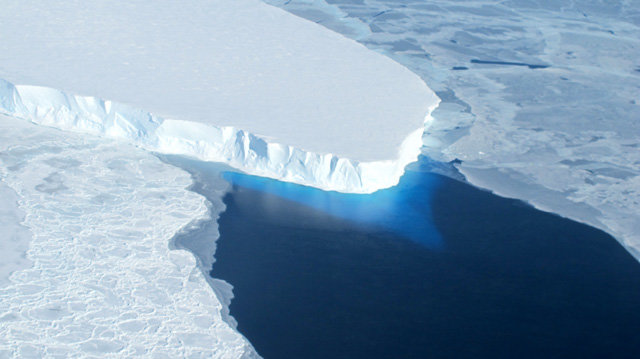 서남극의 스웨이츠 빙하. 지대가 낮아 남극에서 가장 빠르게 녹아내리고 있는 빙하다. 미국항공우주국 제공