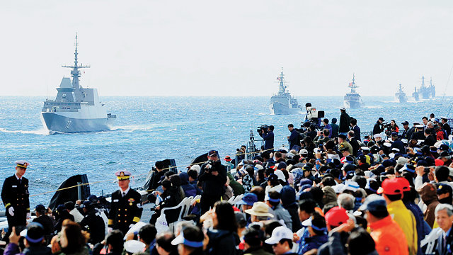 지난가을 제주에서 열린 국제관함식. 한국은 일본 함정 측에 욱일기(일본 해군기)를 떼고 오라 해 일본 함정의 참가를 제한했다. [사진 제공: 해군본부]