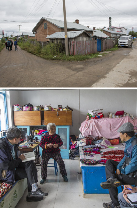 중국과 러시아 국경에 자리한 최북단 한인 마을이자 독립운동 기지 배달촌이 있던 자리에는 오늘날 중국인 마을이 들어서 있다(위쪽 사진). 시가가 배달촌에 있던 재중 동포 유옥자 씨(아래쪽 사진 왼쪽에서 두 번째)가 지난해 9월 독립기념관 독립운동사연구소 조사단과 이야기를 나누고 있다. 독립기념관 독립운동사연구소 제공