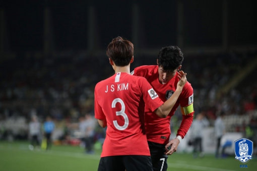 한국 축구대표팀 김진수(왼쪽). 사진제공｜대한축구협회