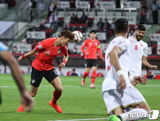 한국 축구 대표팀의 황의조(왼쪽). © News1 DB