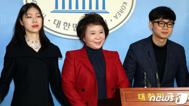 정미경 자유한국당 전 의원이 27일 서울 여의도 국회 정론관에서 2.27전당대회 최고위원 출마 기자회견을 하고 있다. © News1
