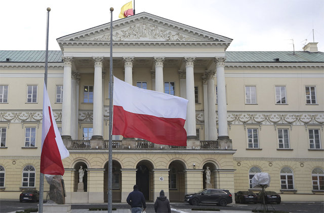 2월 12, 13일 폴란드 수도 바르샤바에서 이른바 ‘반(反)이란 국제회담’이 열린다. 주요국들이 불참 의사를 밝히면서 벌써부터 성과 없는 행사로 그치는 것 아니냐는 부정적 전망이 나온다. 사진은 바르샤바 시청 앞. AP=뉴시스