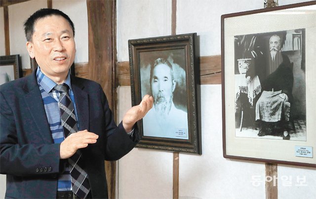 22일 경북 안동시 임청각 사당에서 대한민국 임시정부의 초대 국무령을 지낸 석주 이상룡 선생(오른쪽 사진)의 현손인 이창수 씨가 설 차례와 제사에 대해 소개하고 있다. 안동=양회성 기자 yohan@donga.com