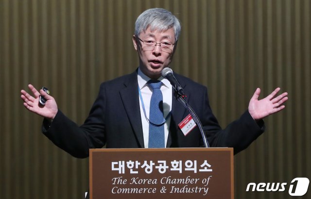 김현철 위원장이 CEO 조찬간담회에서 2019년도 신남방정책특위 주요 추진정책을 주제로 기조연설을 하고 있다. ⓒ News1