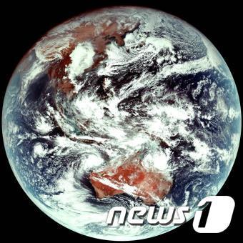 천리안 위성 2A호 천연색 컬러영상(과기정통부 제공)© 뉴스1