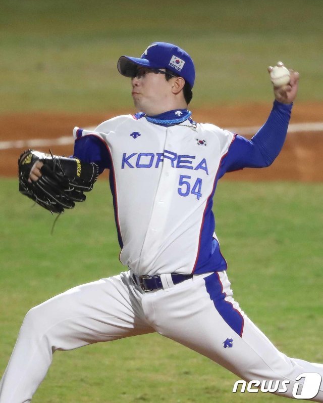 2018 자카르타·팔렘방 아시안게임 야구 조별리그 B조 1차전 대한민국과 대만의 경기에서 양현종이 역투하고 있다. /뉴스1 © News1