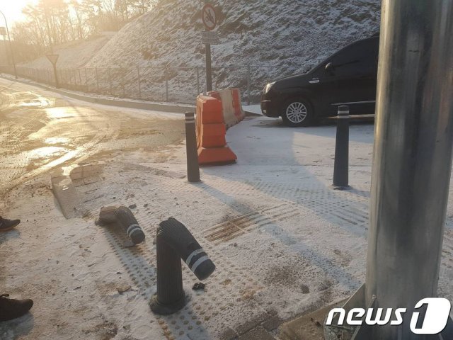 용의자로 지목된 곽씨가 용인 함박산으로 도주하기 전, 차량으로 들이받은 모습. 뉴스1