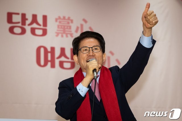 자유한국당 2.27 전당대회 당권주자인 김문수 전 경기도지사가 지난 28일 서울 서초구 더케이호텔에서 열린 자유한국당 여성연대 워크숍에서 인사말을 하고 있다. 2019.1.28/뉴스1 © News1