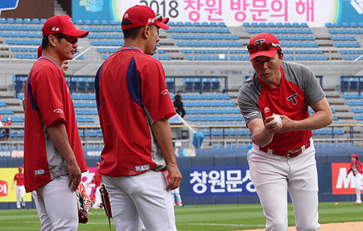 KIA 김민호 코치(맨 오른쪽). 사진제공｜KIA 타이거즈
