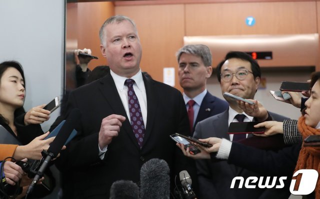 스티븐 비건 미국 국무부 대북정책특별대표와 이도훈 한반도평화교섭본부장 2018.12.21/뉴스1 © News1