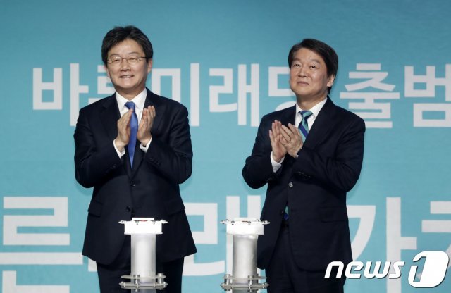 유승민(왼쪽)·안철수 전 바른미래당 대표. 뉴스1 © News1