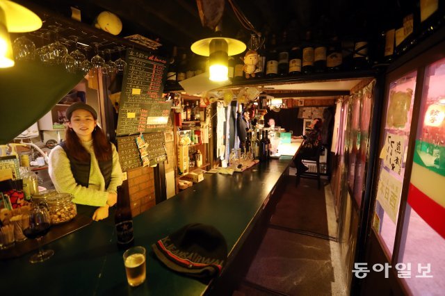 오타루 포장마차촌 한 선술집 내부.
김동주기자 zoo@donga.com