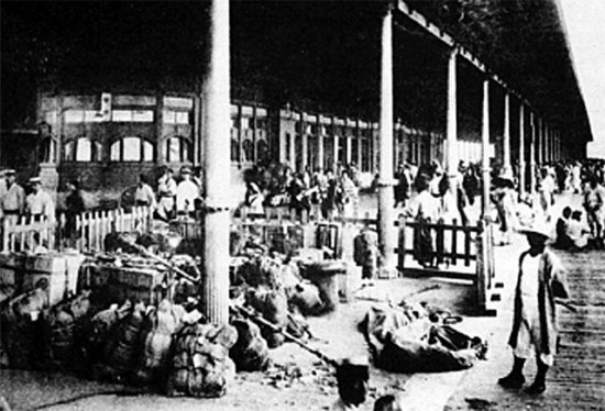 일본 부두에 도착한 한인 노동자들의 모습이다. 독립기념관 제공
