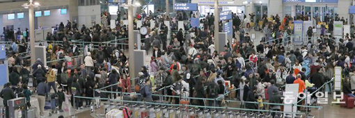 설 연휴 여행객으로 북적거리는 인천국제공항 출국장. 동아일보DB