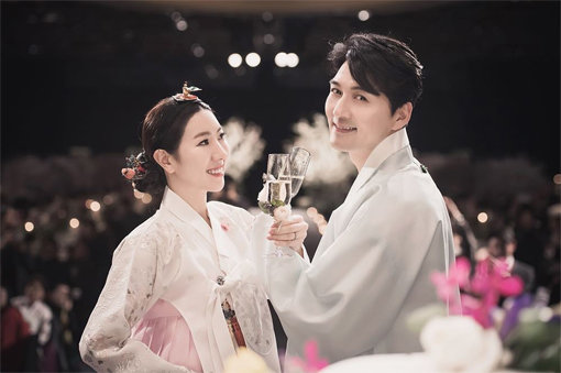 연기자 이필모(오른쪽)·서수연 부부 결혼식 사진. 사진출처｜서수연 인스타그램