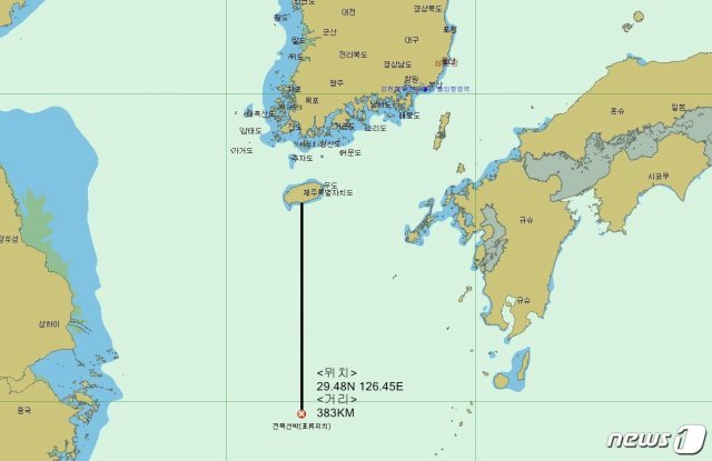 3일 서귀포시 남동쪽 약 383㎞ 해상에서 조업을 하던 서귀포선적 근해연승 어선 A호(29톤)가 전복돼 승선원 9명이 인근 어선에 의해 구조됐지만 이 중 선장 박모씨(53)가 숨졌다. 사진은 전복 사고 해역 위치. (서귀포해양경찰서 제공) 2019.02.15/뉴스1 © 뉴스1