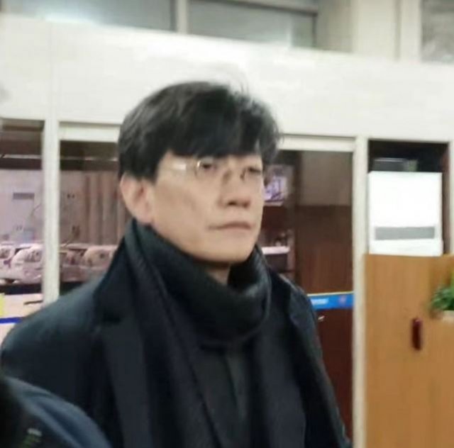 사진=손석희 JTBC 대표이사가 16일 오전 서울 마포경찰서에 출석하고 있다(채널A)