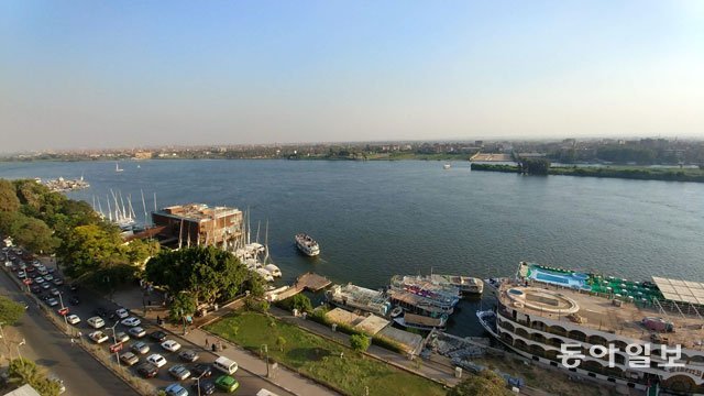 16일 이집트 카이로의 나일 강변 모습. 요즘 이집트를 찾는 한국인 관광객이 눈에 띄게 늘었다. 카이로=서동일 특파원 dong@donga.com
