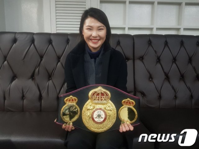 현 세계복싱협회(WBA) 여자 슈퍼페더급(-59㎏) 챔피언이자 국내 유일 프로복싱 세계 챔피언인 최현미가 대회 개최 비용을 마련하지 못해 타이틀을 반납해야할 위기에 처했다. © News1