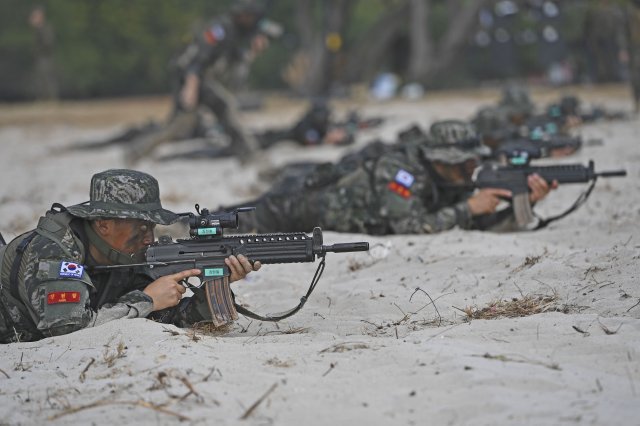 태국에서 열리고 있는 2019 코브라 골드 훈련에 참가중인 대한민국 해병대 대원들이 상륙훈련을 하고 있다. 사진제공 해병대