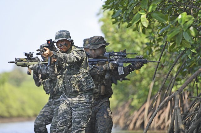 태국에서 열리고 있는 2019 코브라 골드 훈련에 참가중인 대한민국 해병대 대원들이 종합전술훈련을 하고 있다. 사진제공 해병대