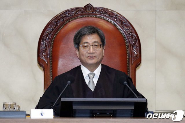 김명수 대법원장이 21일 오후 서울 서초구 대법원에서 열린 전원합의체 선고에서 발언하고 있다. 2019.2.21/뉴스1 © News1