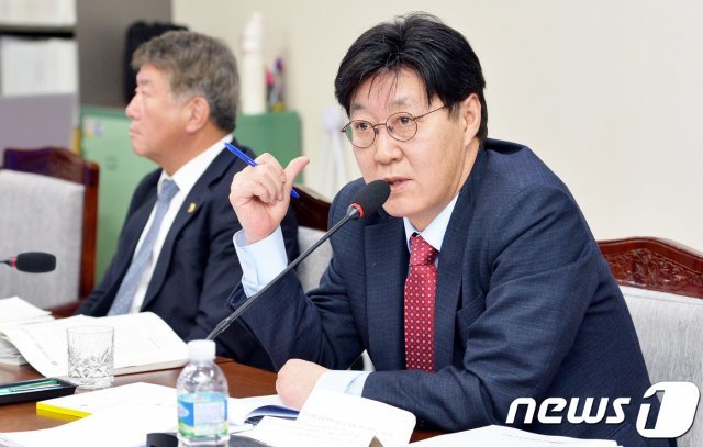 문경운 제주도의회 의원(더불어민주당·비례대표)이 21일 오전 제369회 도의회 임시회 농수축경제위원회 제2차 회의에서 발언하고 있다.(제주도의회 제공)© 뉴스1