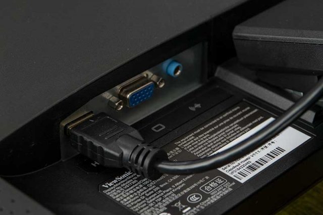 HDMI, VGA 등의 단자를 갖췄다, 출처=IT동아