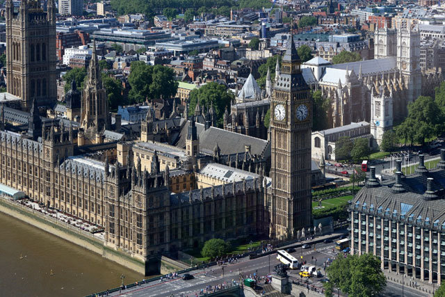 고풍스러운 영국 국회의사당 전경. 영국 하원은 선거구를 현재 650곳에서 600곳까지 줄이는 선거구 감축 개편을 추진하고 있다. 사진 출처 픽사베이