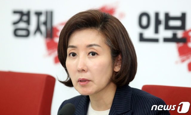 나경원 자유한국당 원내대표가 24일 서울 여의도 국회에서 현안 관련 기자 간담회를 하고 있다. 2019.2.24/뉴스1 © News1 김명섭 기자