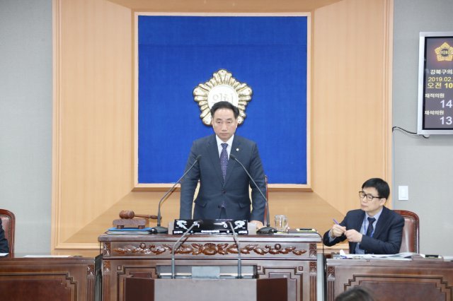 강북구의회 최재성 의원 사직의건 통과. 뉴시스