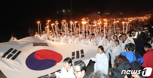 충남 천안시 동남구 유관순열사 추모각에서 열린 3·1절 기념 아우내 봉화제 모습./뉴스1 © News1