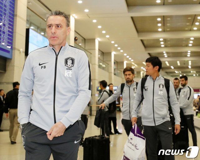 유럽에서 휴식과 구상을 마친 파울루 벤투 대한민국 축구대표팀 감독이 오는 6일 귀국한다. © News1